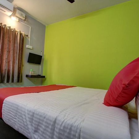 OYO 30971 GM Grande Hotell Mudukarai Exteriör bild